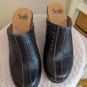 Sofft Btown Leather Mules with Metal Studs & Contrast Stitching Size 7M